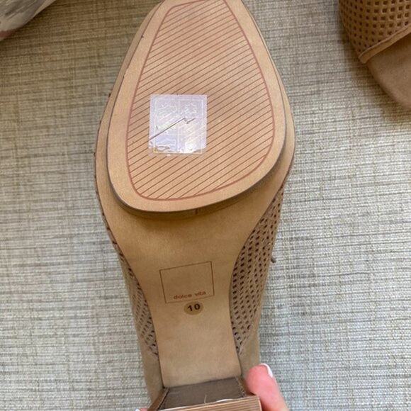 NEW Dolce Vita Beige Lace Up Ankle Booties Size 10 - Picture 4 of 5